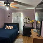 Colorful 3 Bedrooms Twin Home Near Center