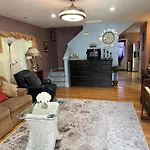 Colorful 3 Bedrooms Twin Home Near Center