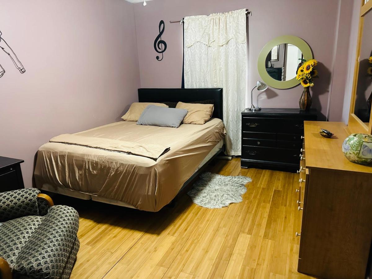 Colorful 3 Bedrooms Twin Near Center