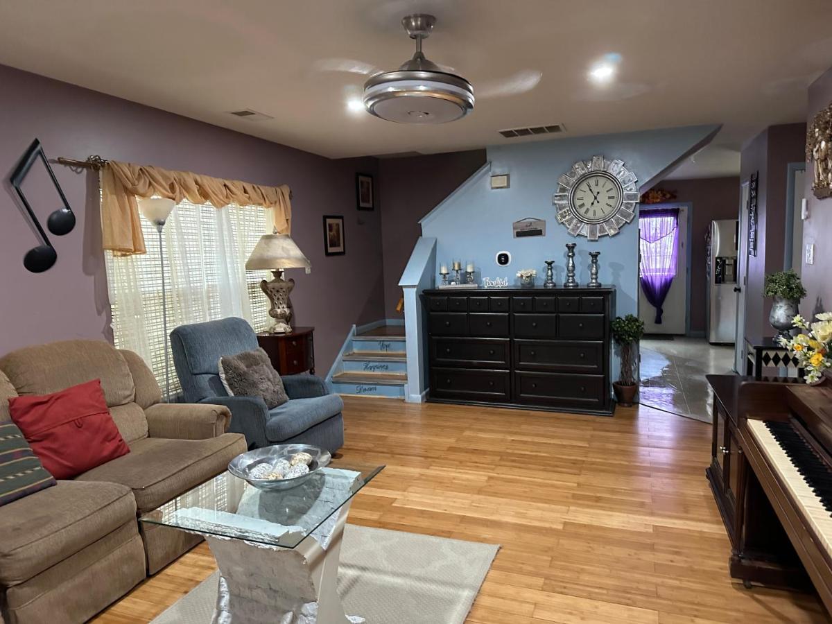 Ferienhaus Colorful 3 Bedrooms Twin Near Center *
