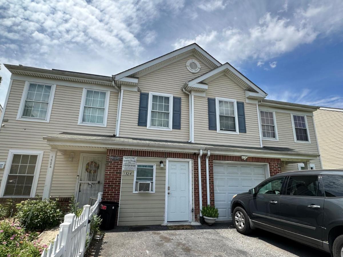 Colorful 3 Bedrooms Twin Near Center