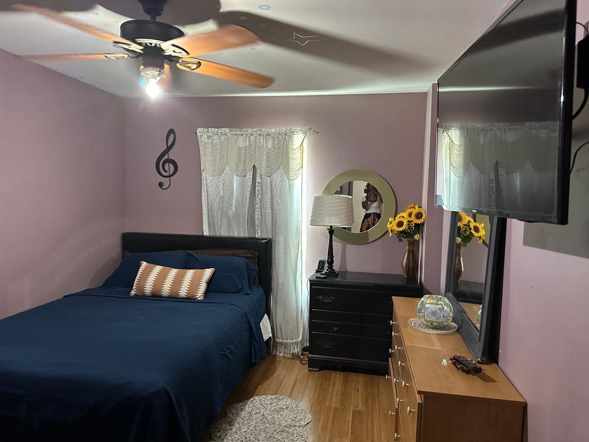 Colorful 3 Bedrooms Twin Near Center * Philadelphia