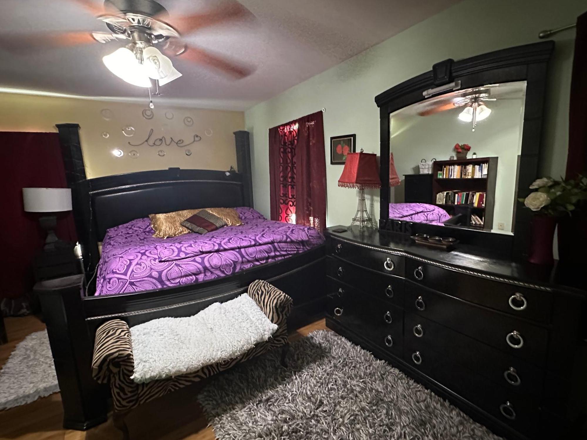 Colorful 3 Bedrooms Twin Near Center Holiday home